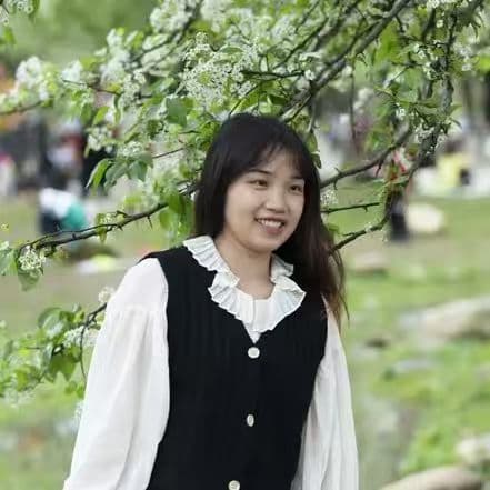RealismThrift Sales Consultant - Lily