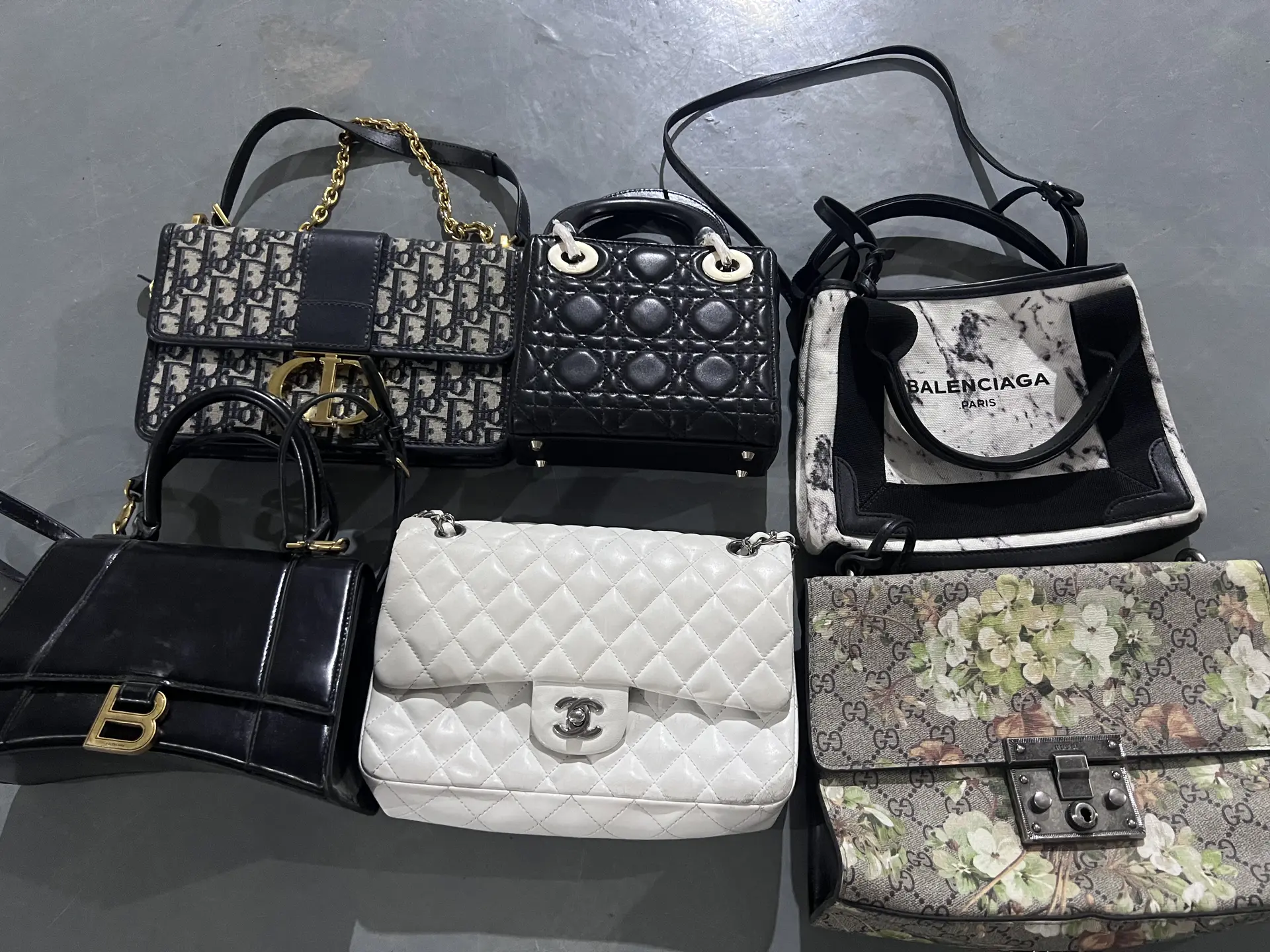 RealismThrift Bag Quality Inspection Step 02 - Hardware Inspection for Professional Global Wholesale Branded Bags