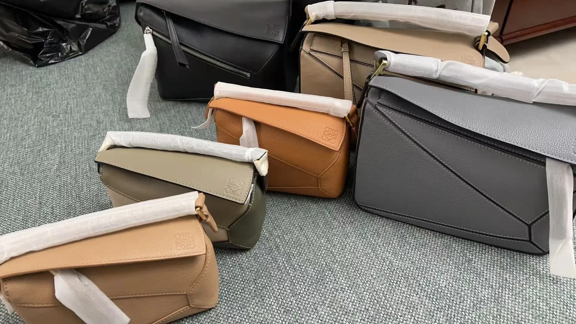 RealismThrift Designer Bag Warehouse - Wholesale Supplier of Sorted Used Branded Handbags and Backpacks from China