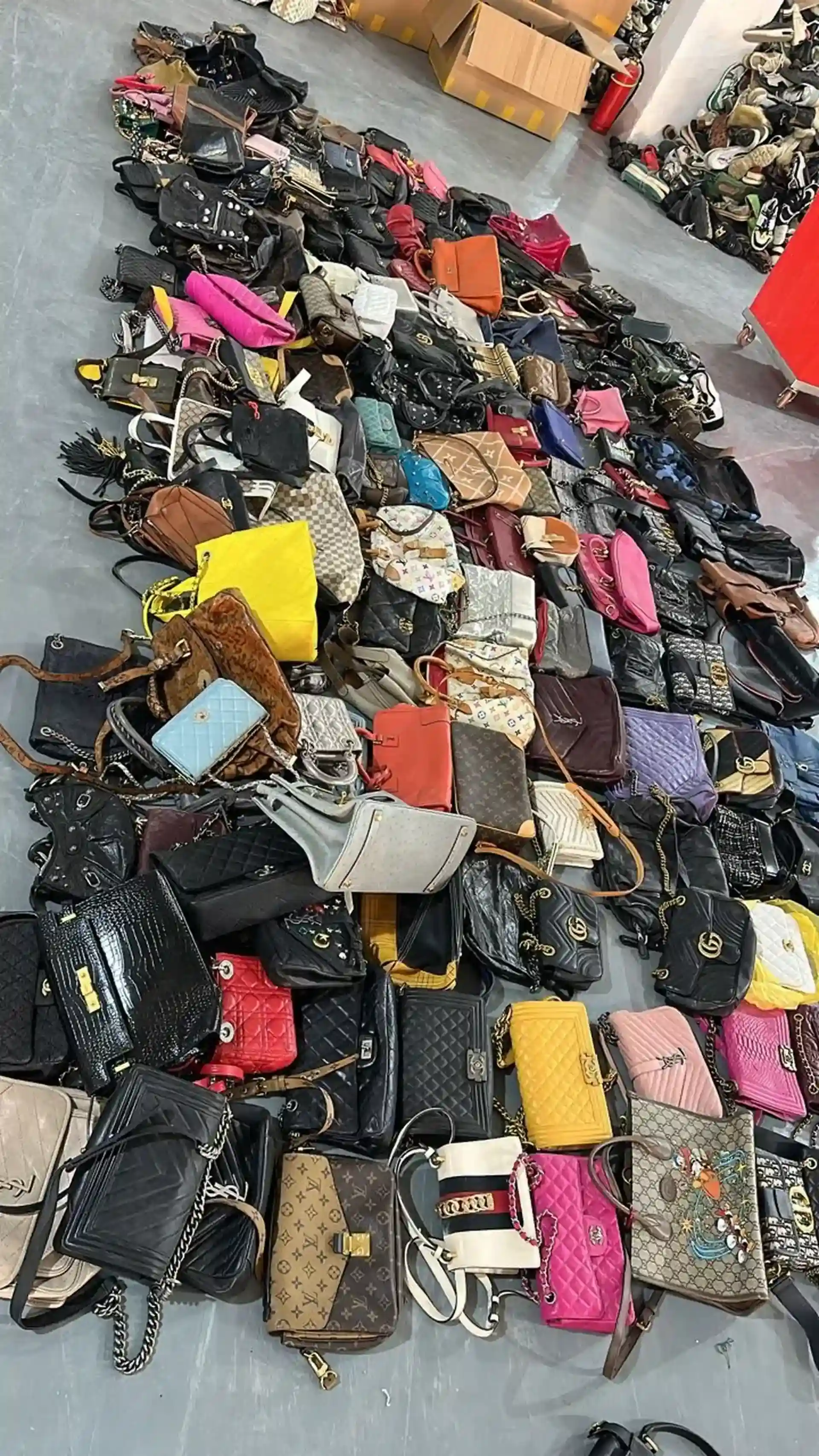 RealismThrift Wholesale Used Brand Luggage - Luxury Branded Second-Hand Bags Bulk Inventory from China Factory