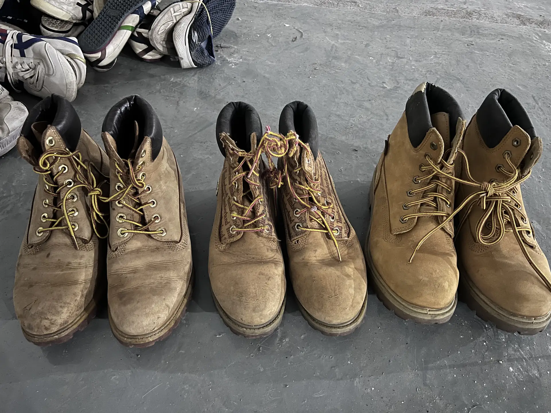 RealismThrift Export Logistics - Final Sorting and Labeling of Branded Shoes for Global Wholesale Distribution